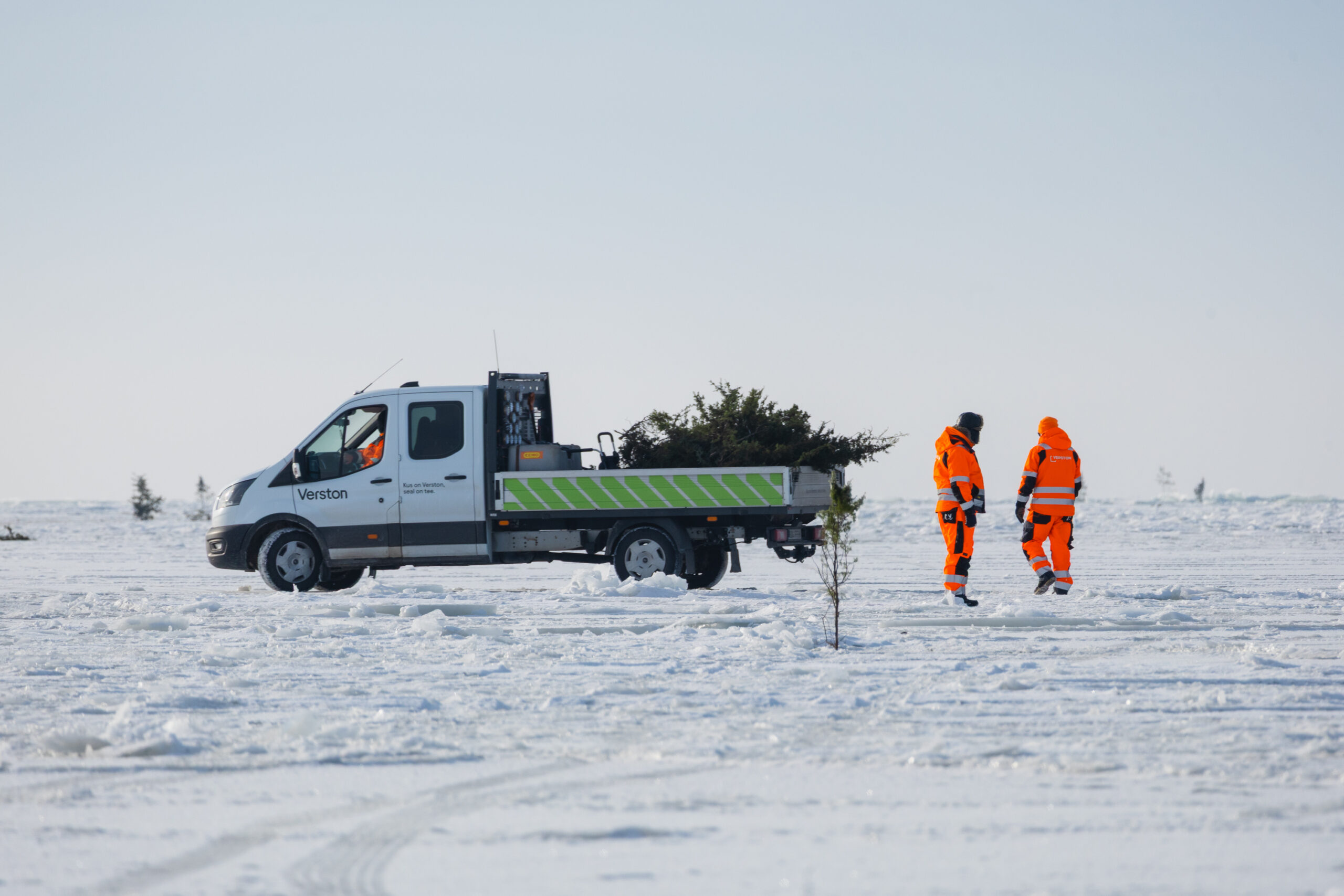 Men bulding ice road